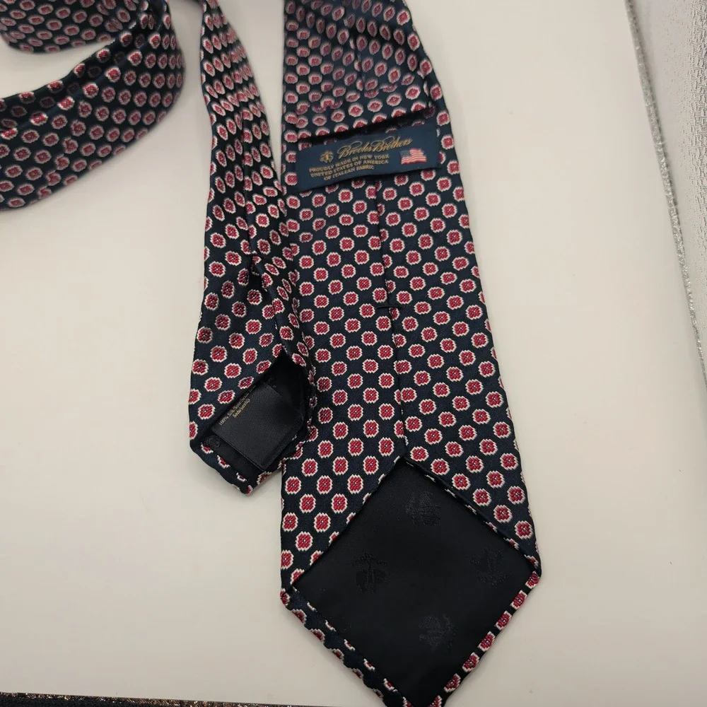 Brooks Brothers Tie Mens Navy Red Medallion Geometric Silk Italian Fabric